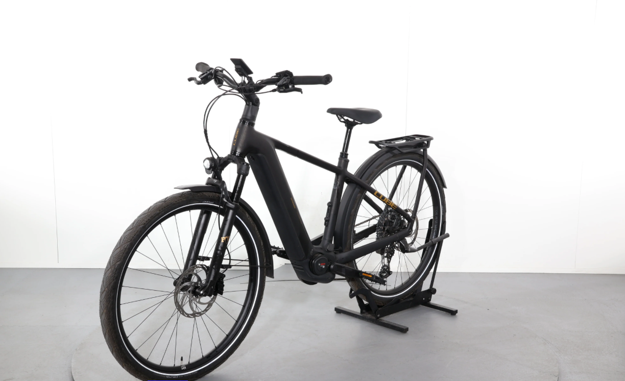 Cube Kathmandu Hyb SLT 800   ( Año 2025  )