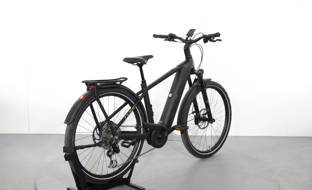 Cube Kathmandu Hyb SLT 800   ( Año 2025  )