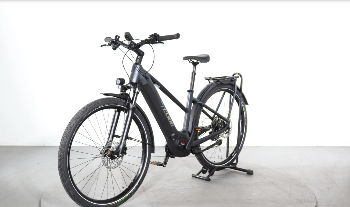 Cube Touring Hybrid Pro Año 2024
