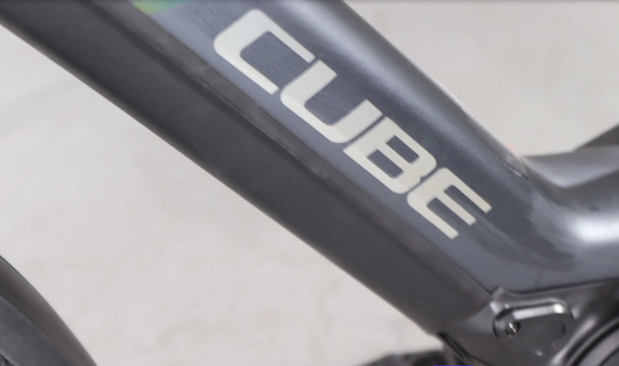 Cube Touring Hybrid Pro Año 2024