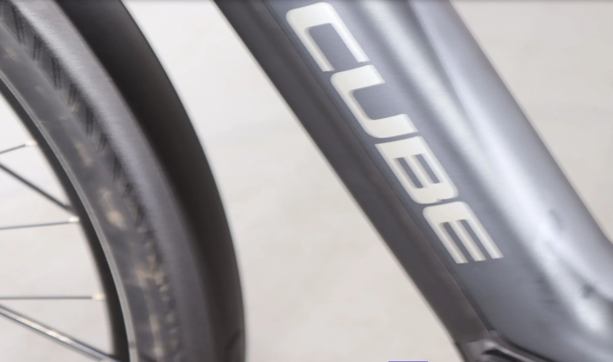 Cube Touring Hybrid Pro Año 2024