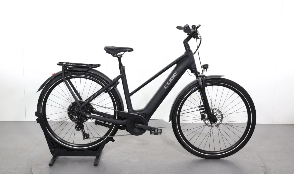 Cube Touring Hybrid Pro    Año 2023