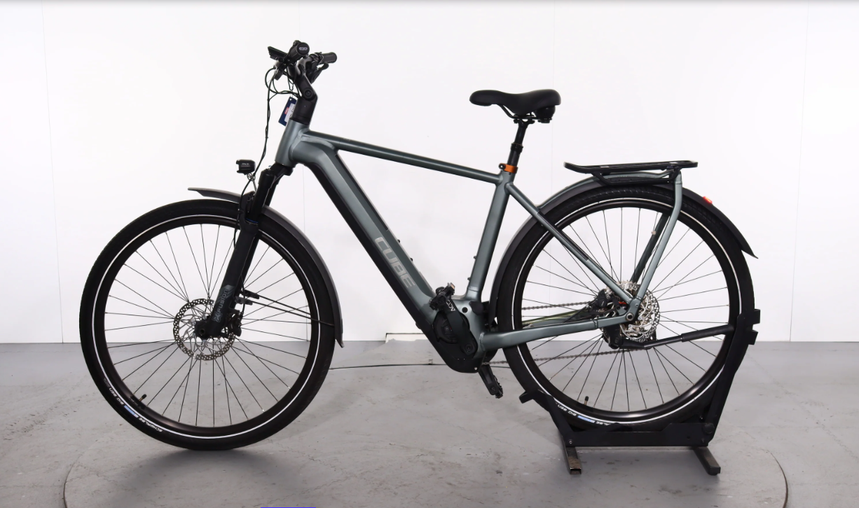Cube Kathmandu Hybrid Pro    Año 2023