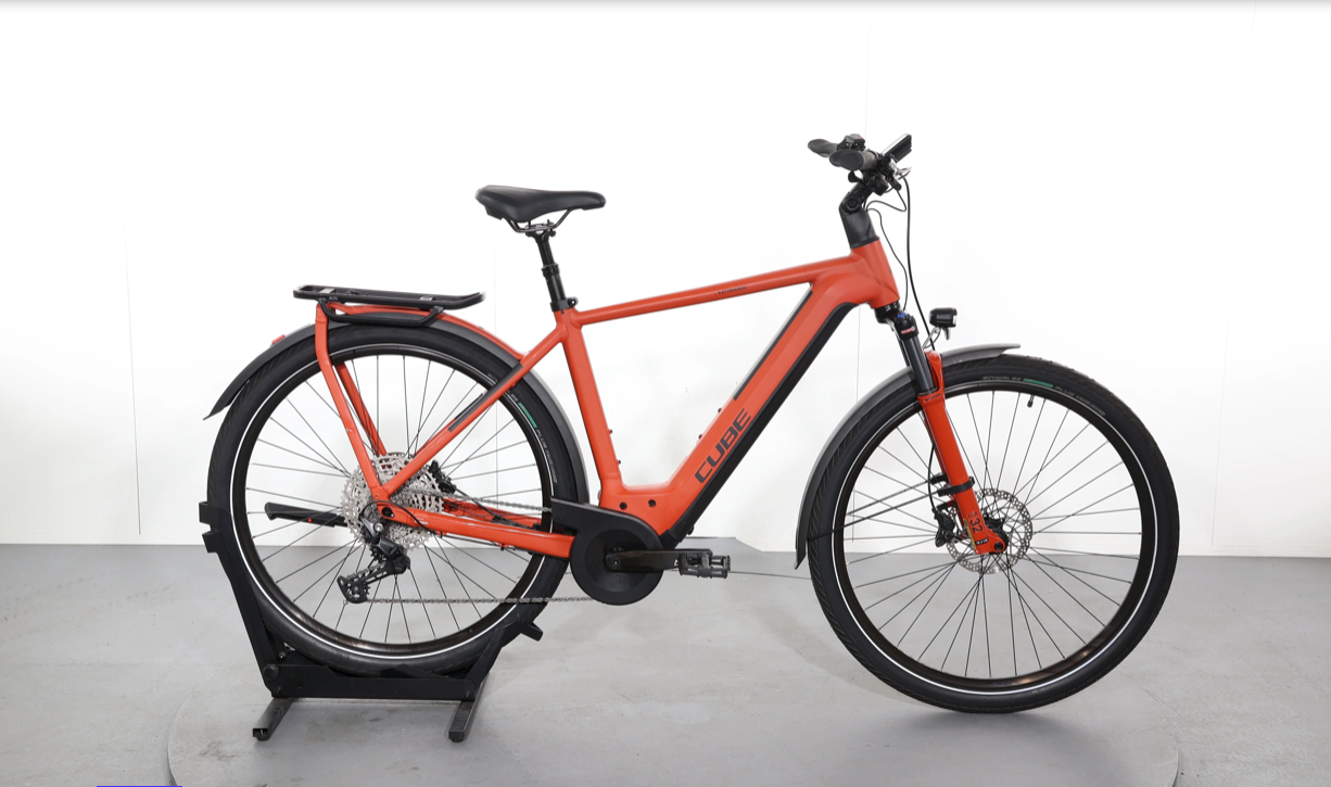 Cube Kathmandu Hybrid Exc 750    Año 2023