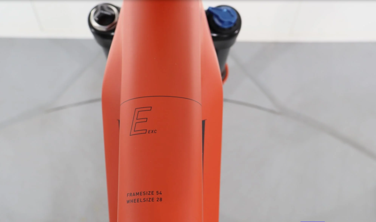 Cube Kathmandu Hybrid Exc 750    Año 2023