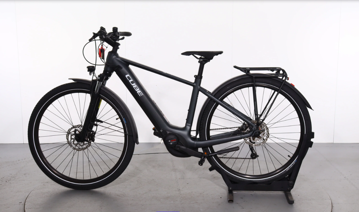 Cube Touring Hybrid Pro    Año 2023