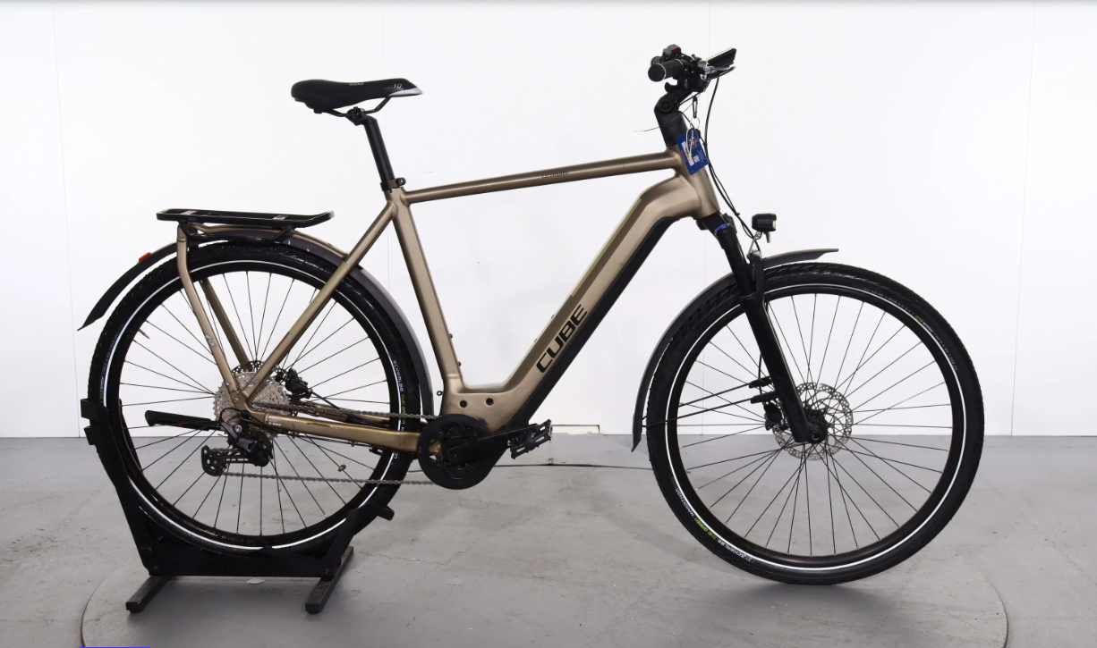 Cube Kathmandu Hybrid Pro    Año 2023