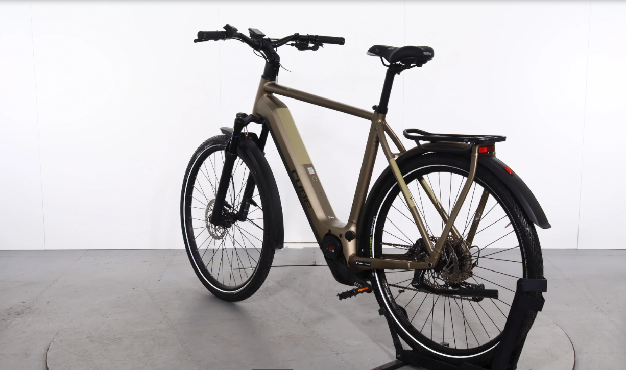 Cube Kathmandu Hybrid Pro    Año 2023