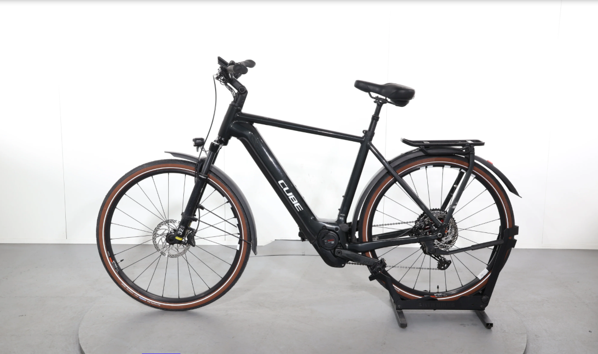 Cube Kathmandu Hybrid Exc 750    Año 2023
