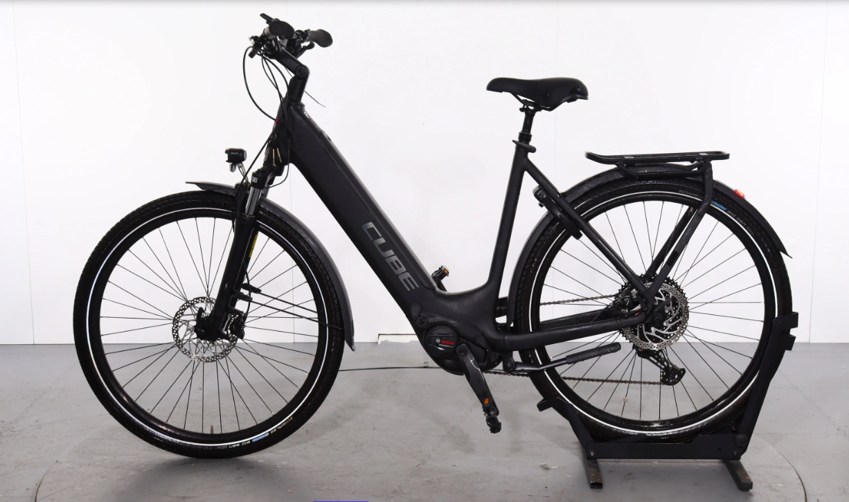 Cube Touring Hybrid Pro 625    Año 2023