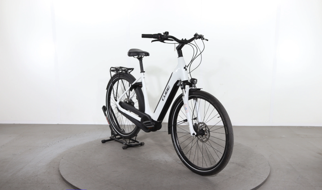 Cube Supreme Sport Hybrid One    Año 2024