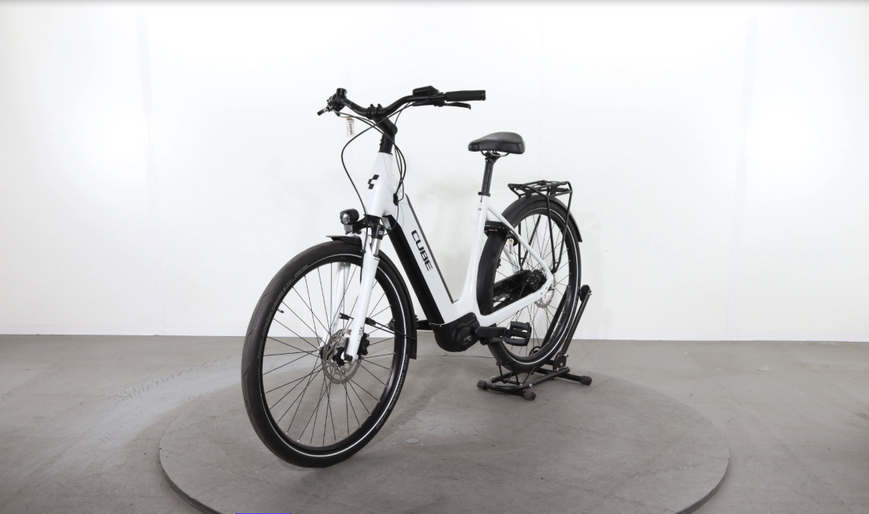 Cube Supreme Sport Hybrid One    Año 2024