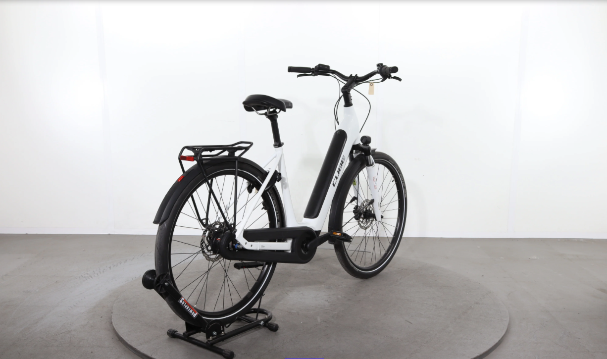Cube Supreme Sport Hybrid One    Año 2024
