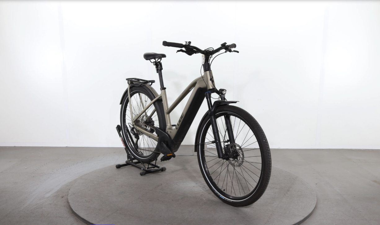 Cube Kathmandu Hybrid Pro 750    Año 2023