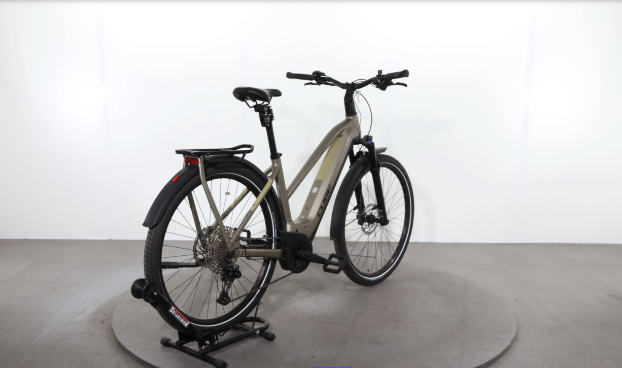 Cube Kathmandu Hybrid Pro 750    Año 2023