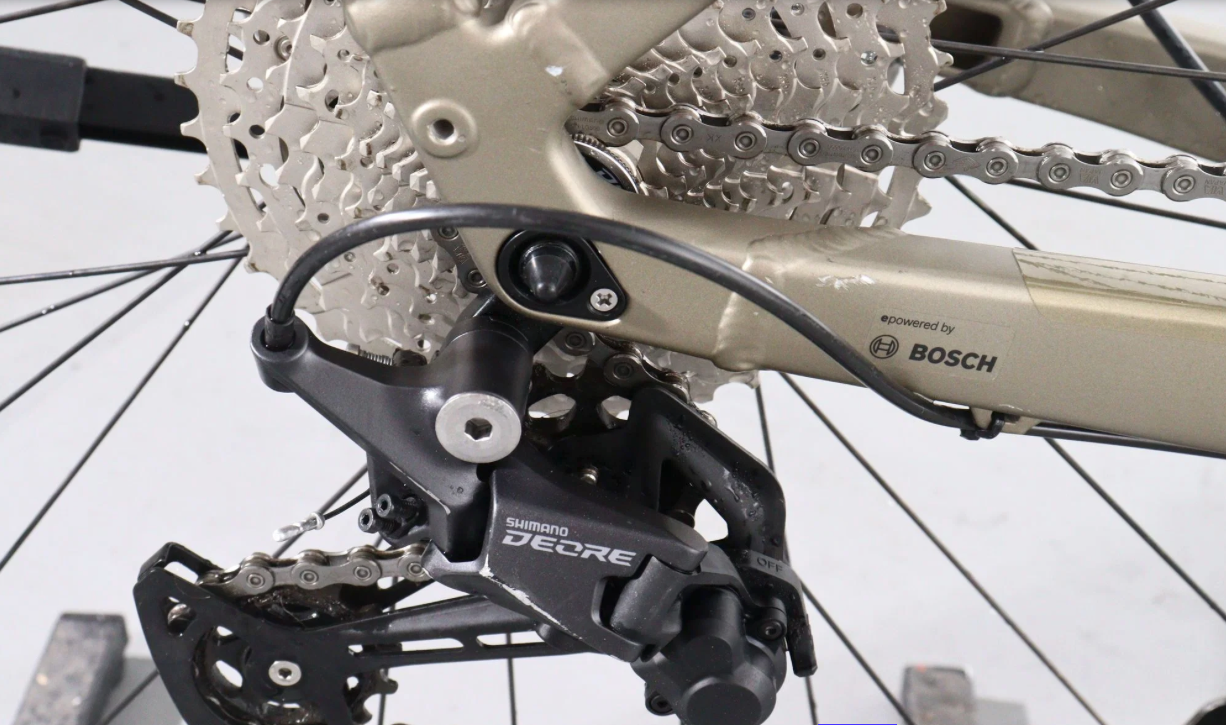 Cube Kathmandu Hybrid Pro 625    Año 2023