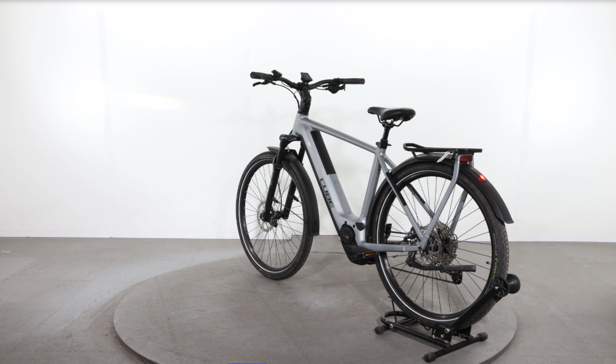 Cube Kathmandu Hybrid SLX    Año 2023