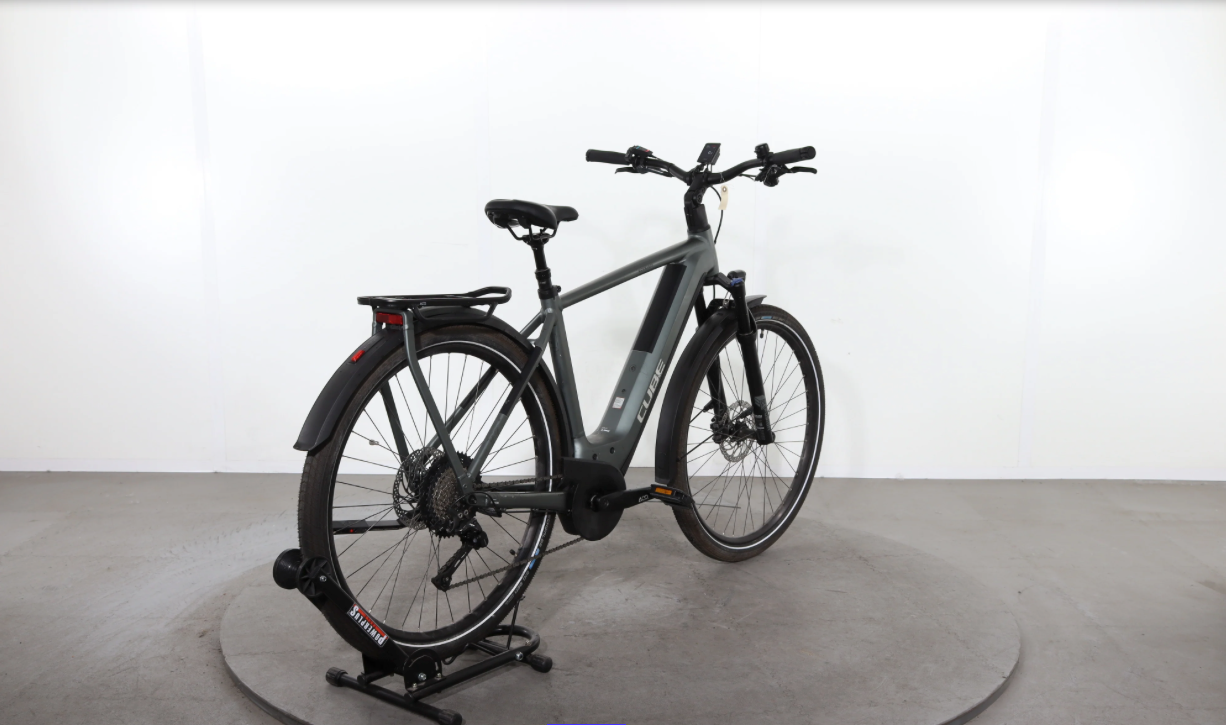 Cube Kathmandu Hybrid Pro 750 Año 2023