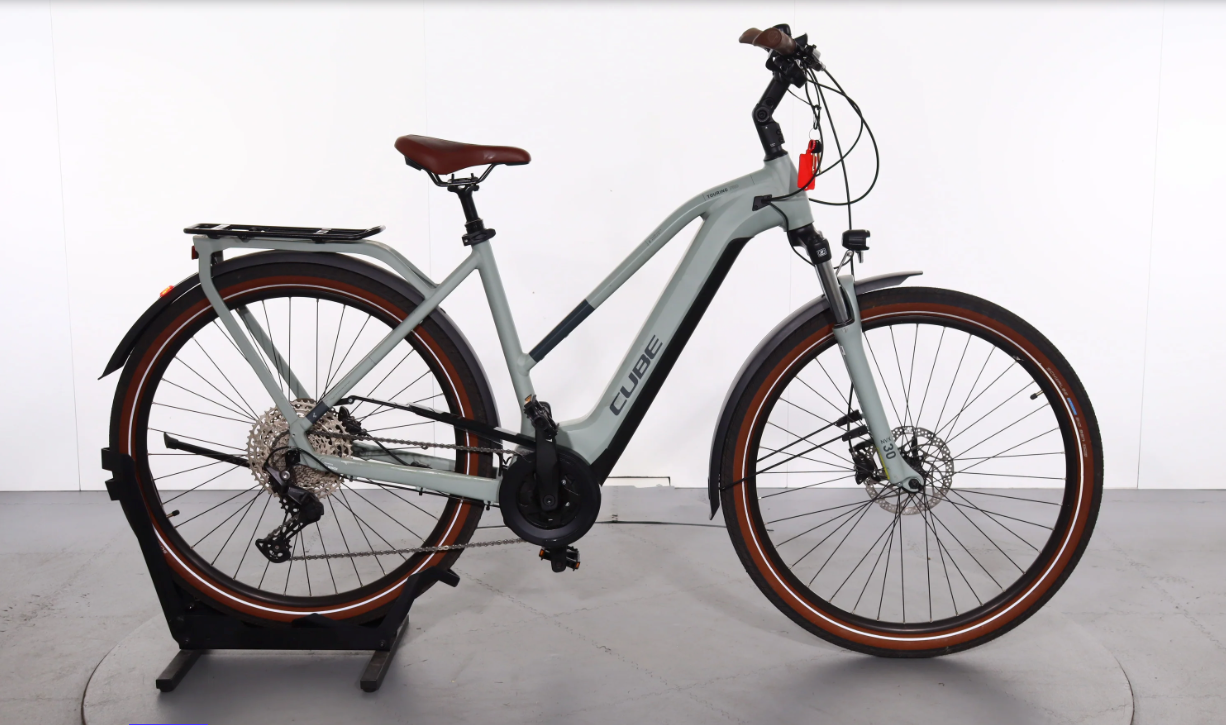Cube Touring Hybrid Pro    Año 2022