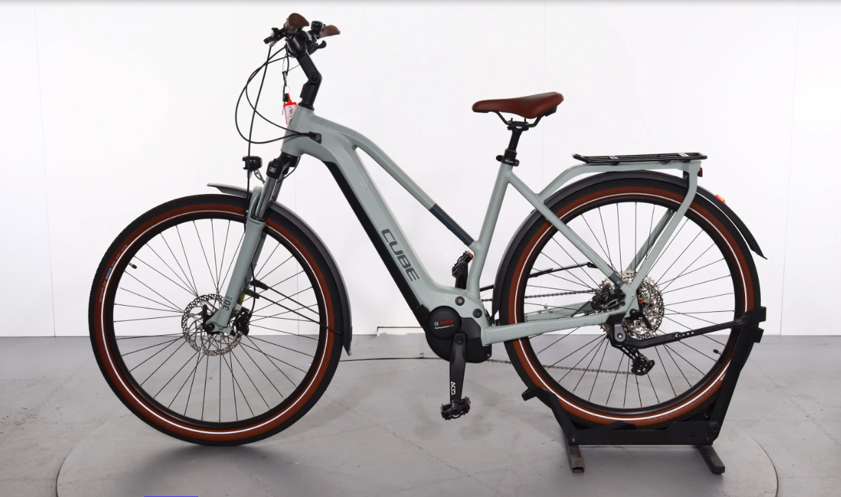 Cube Touring Hybrid Pro    Año 2022