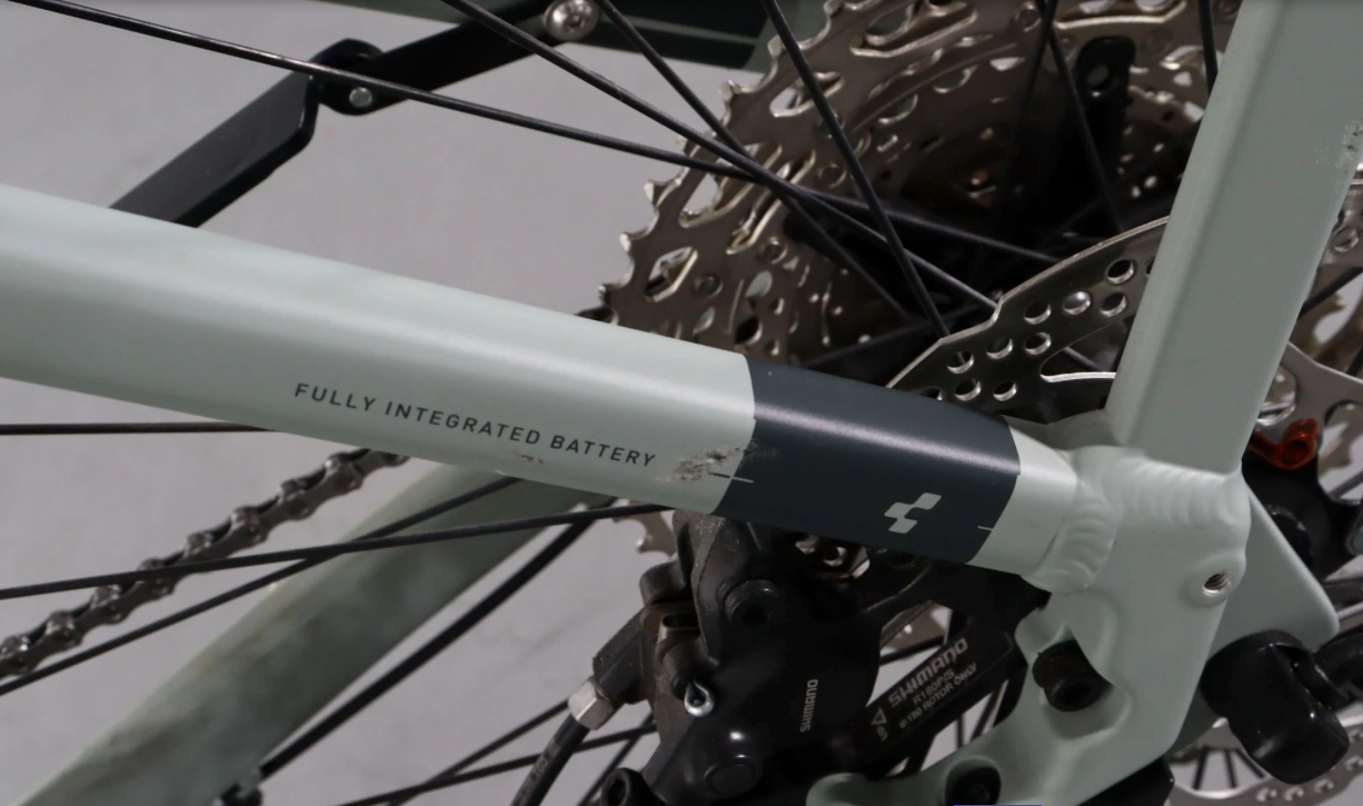 Cube Touring Hybrid Pro    Año 2022