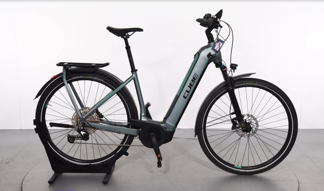 Cube Kathmandu Hybrid EXC    Año 2022