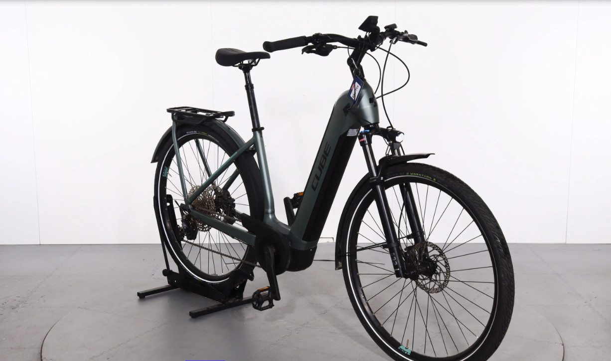 Cube Kathmandu Hybrid EXC    Año 2022