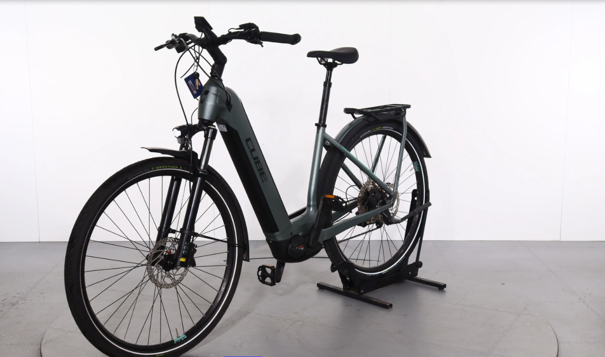 Cube Kathmandu Hybrid EXC    Año 2022