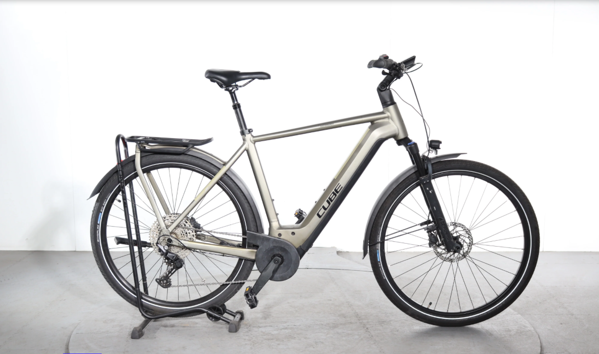 Cube Kathmandu Hybrid Pro   Año 2022