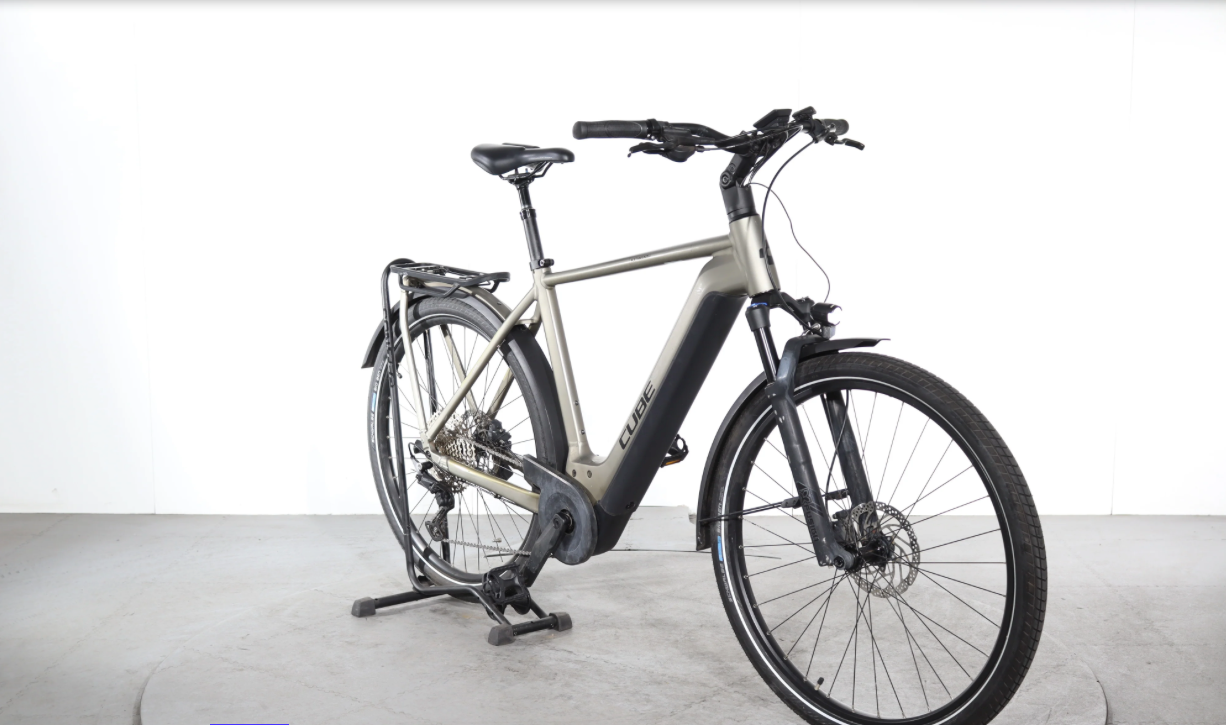 Cube Kathmandu Hybrid Pro   Año 2022